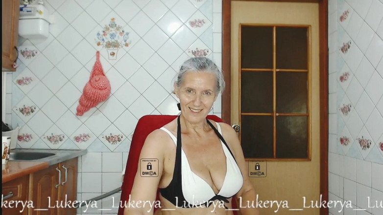 Lukerya: 강가를 걷는 루크리아