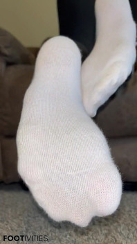 Taquine Silencieuse Avec Des Chaussettes - Pieds Ivys - Footivités