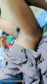 Hijabi Muslim Kinner Hijda Try to Masturbate Impotent Penis
