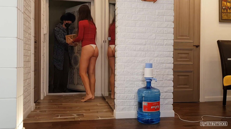 SweetButtocks: Iherbの配達員の前でパンティーを脱ぎました