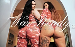 2명의 거유 창녀와 함께하는 오지는 쓰리섬