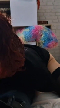 Memecahkan pakaian baru teman wanita transeksual dengan berkongkek di dalamnya - deepthroat, dubur, creampie