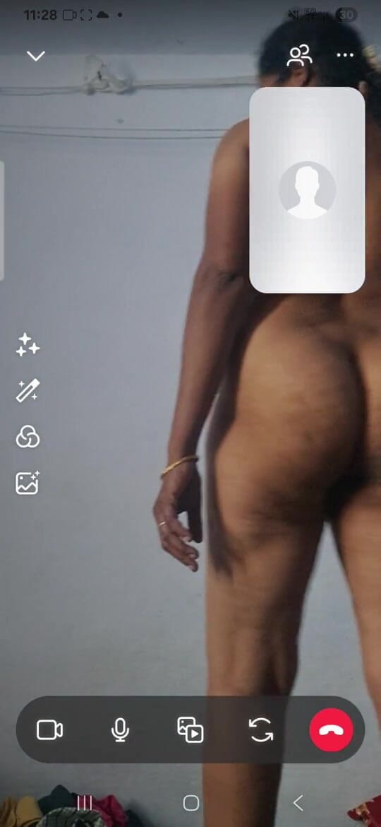 Jayaselvi: Mătușă din satul tamil, serviciu de apel video sexy în Telegram
