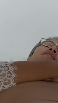 Aku lagi asik jilat memekku sampai muncrat banyak banget!