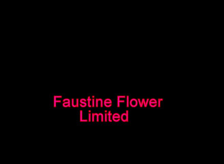 Faustine: 性感的金发变装者黑色丝袜