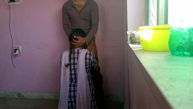 Fantacycutting: Ragazza del college appena ammessa accetta il suo giovane insegnante...