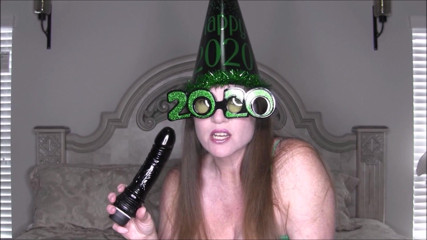 Nikki Nevada: Buon anno 2020! (verde 2020 cappello, occhiali, lingerie e giocattolo nero)