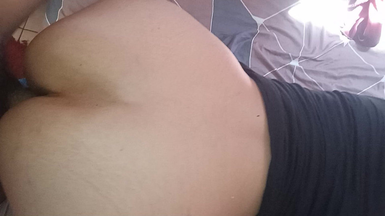 Eatrella j: Dependentă și futută și nu da drumul de telefonul ei mobil