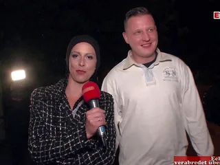 Spontaneously towed a man on the street for car sex with two women