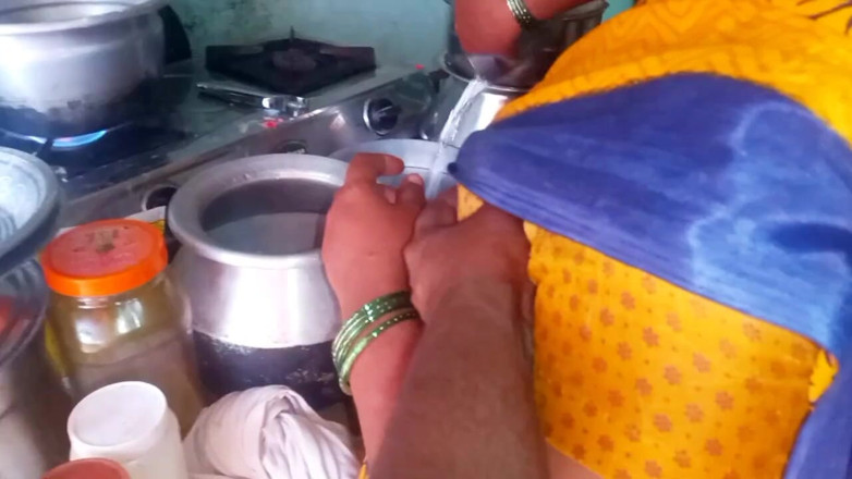 Priyanka314: Bhabhi desi memasak seks buatan sendiri