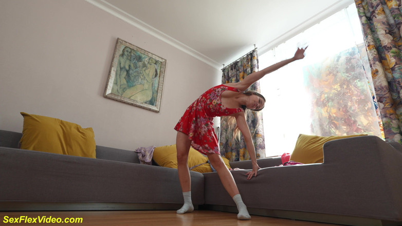Sexflex video: Cute Teen Fingering in Flexi Sex Positions