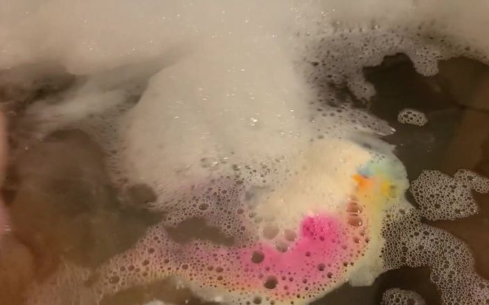 Josie4yourpleasure: Ateşli anne banyo yapıyor