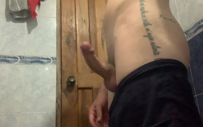 MascuTouch: 내 자지 구타를 멈추지 않았다 ... 딥 신음으로 끝났어 - 스페인어 포르노