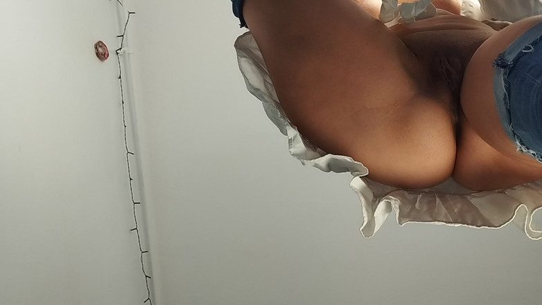 Mirsur: La miLF sexy e maliziosa prova vestiti nudi. La figa...