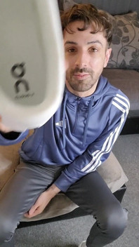 Scally Lad Rowan Venerare picioare