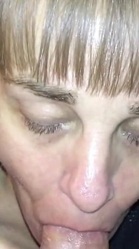 Marie suce plus de bite