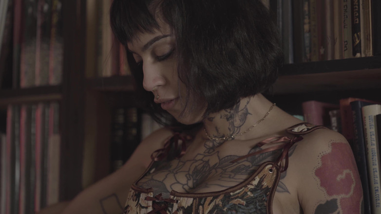 Peter J Hooke: Curvă cu țâțe mari Lasă un străin să ejaculeze înăuntru în bibliotecă Ravyn...