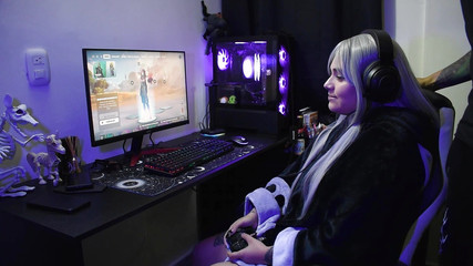Ary Abdul: Gamerflicka knullas när hon spelar ett låg-