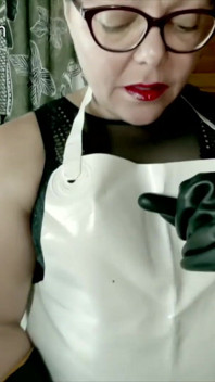 Domina herrin april - Gummi lutscht und fickt
