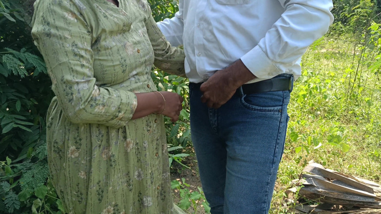 Magilmathi: Üvey erkek kardeş ormanda sikişiyor