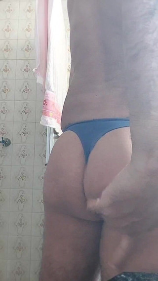 Ladysilvas: Ladysilva si masturba mostra il suo culo caldo