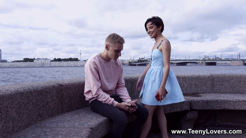 Teeny Lovers: Mojada jovencita hambrienta de follar
