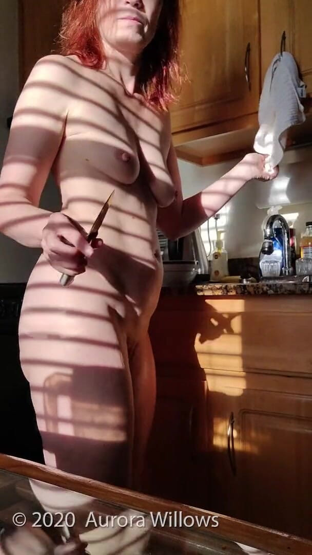 Aurora Willows: Nude making breakfast on vacation