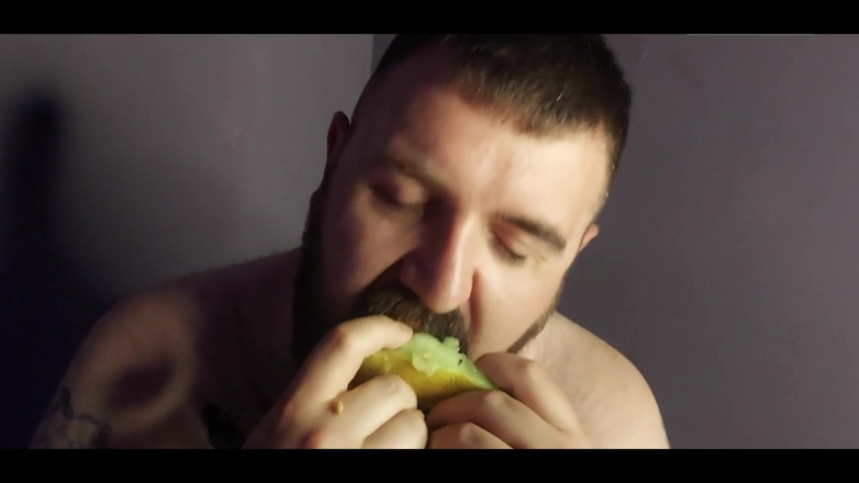 PoppaPig: Sacred Slut Snackies - Eating Cummy Melon