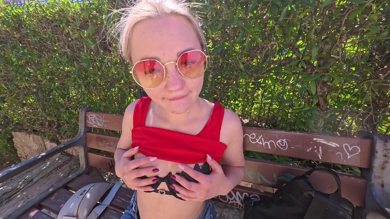 German amateur - 100% German hardcore videos: Blonďatá teenagerka dostane svou oholenou a propíchnutou kundu ošukanou na...