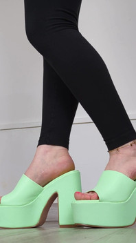 (669) Coleção de sapatos: mulas de salto com bloco verde - Dame Olga (4k)