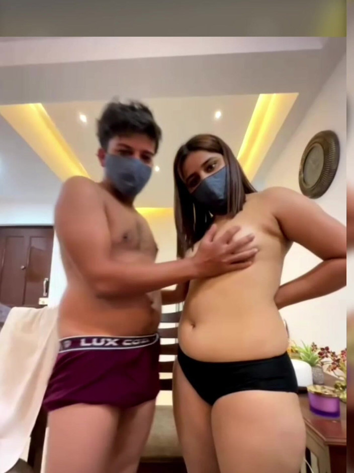 Divyax: Chico de pene grande folla su india