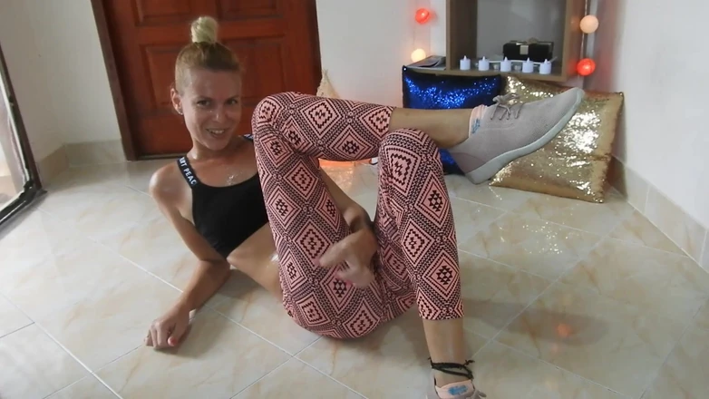 MissAnja_FH: Supersweaty Asshole in Yogapants/worship