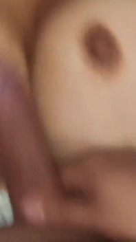 Sexy latinskoamerická milf sousedka dostane POV výstřik na obličej a sperma po celé pusě