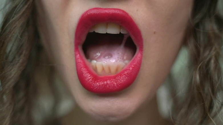 Rarible Diamond: Sexy dívka spitting slow mo