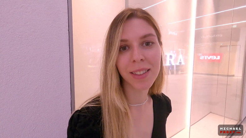 Milfetta: Smůla zlodějka šuká na záchodě v obchodě - riskantní sex - POV