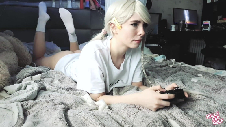 MollyRedWolf: Nevlastní sestra nahradí nefunkční gamepad jejím tělem (výstřik na obličej) - Mollyredwolf