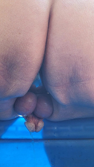 Odrahb: Kakek hardcore kencing sendirian