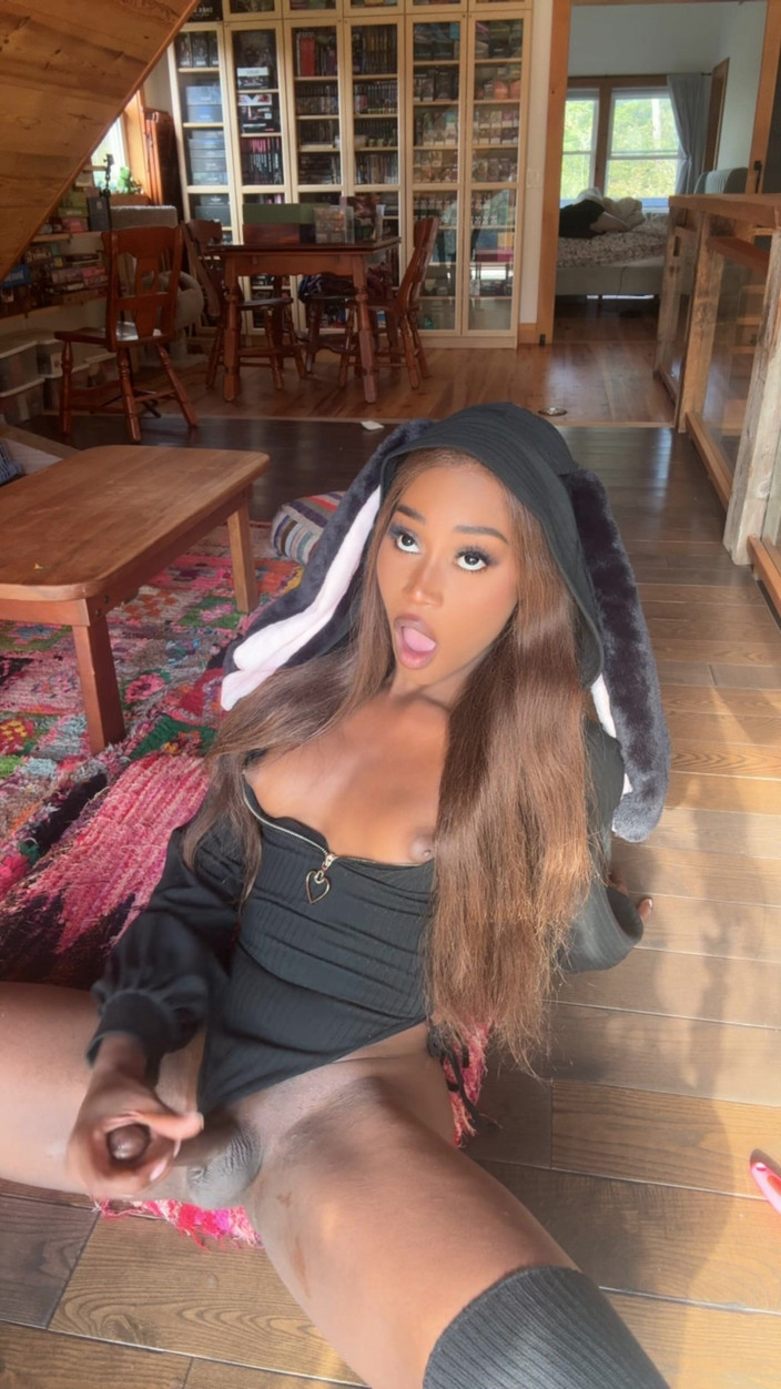 Vanniall: Velký čůrák Trans Bunnygirl to udělá