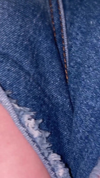 Sudut pandangan pertama Sesi Kentut Dalam Seluar Jeans Pendek - Blast Kentut