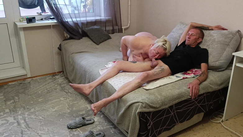 Zona901: Я сделала сюрприз для моей мачехи и заполнила ее рот спермой