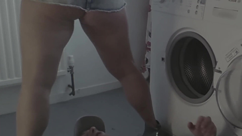 The adventures of Kylie Britain: Tukang leding ini akhirnya becek sama kylie wet....