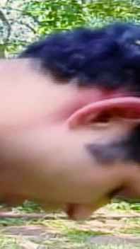 Ladyboy kurus pirang membutuhkan kontol tebal untuk seks anal di luar ruangan