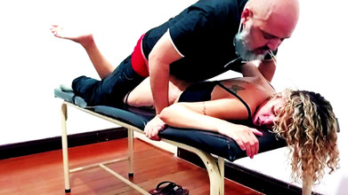 Victor SweetCoupleStories: Pelanggan waxing menjadi miang dan berkongkek dengan Waxer.