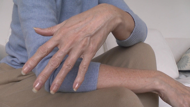 Lady Victoria Valente: Manos y uñas hermosas y elegantes presentadas por Lady Victoria...