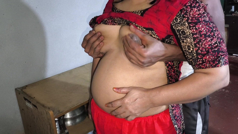 SAFI TV: Üvey teyzem yemek pişirirken ona sarıldım ve onu götten sikmeye...