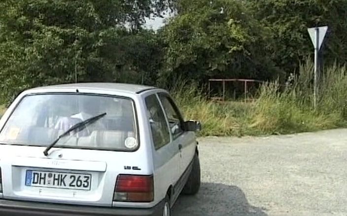 German Threesome: Pegawai Polis Jerman dikongkek dubur dalam seks bertiga