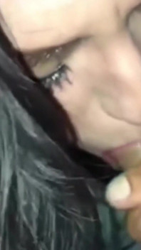 Eu gosto demais quando meu namorado me pede para fazer sexo oral com ele até ele acabar na minha boca