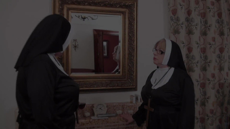 Dirty Doctors Clips - Mature British Lesbians: Nonnes lesbiennes coquines