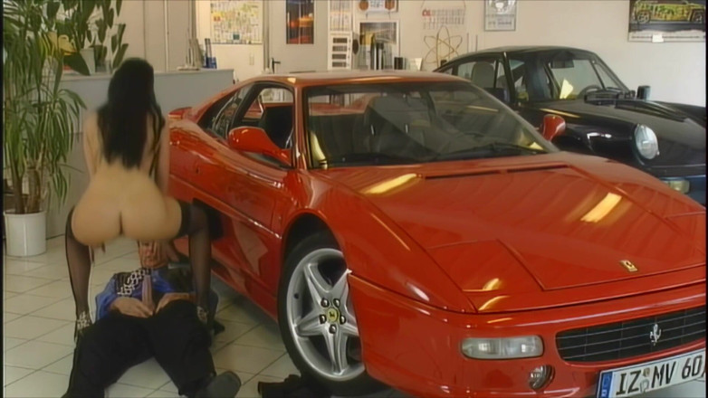 EroticPlanet XXX: Awek latina yang bengkung deepthroat zakar gemuk di Ferrari dan...