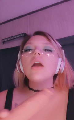 Funhousewife69: Seanslarımda yaptığım eğlencenin sadece bir kısmı